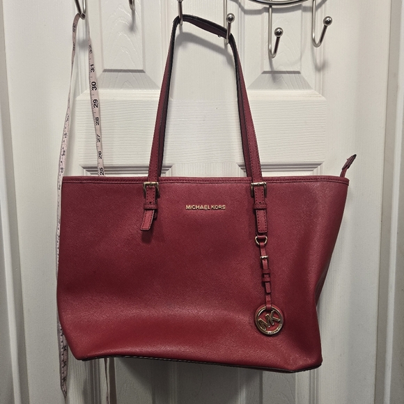 Michael Kors Jet Set Travel Medium Zip Tote Red - Picture 1 of 5